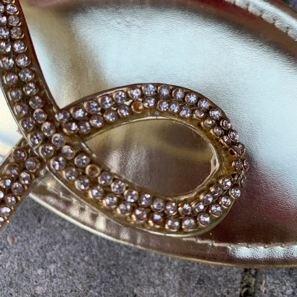 Guess Gold Sandals Women’s Size 9 - Picture 3 of 4